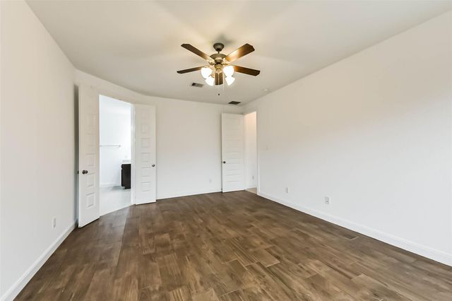 2206 Hidden Meadow Lane, Pearland, TX 77089