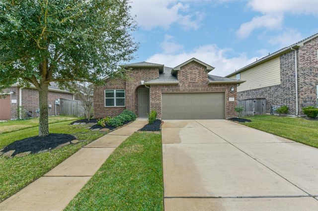 2206 Hidden Meadow Lane, Pearland, TX 77089