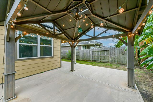 2206 Hidden Meadow Lane, Pearland, TX 77089