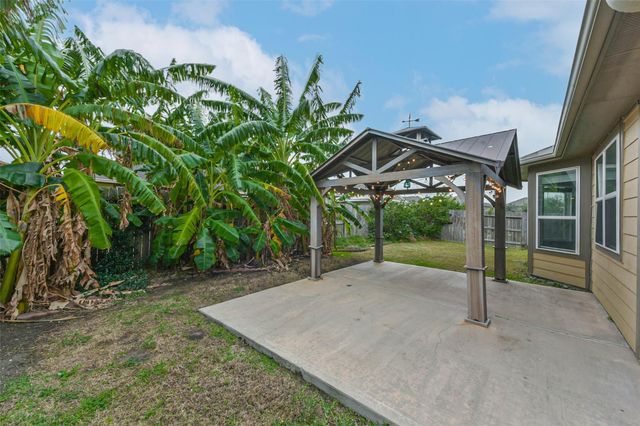 2206 Hidden Meadow Lane, Pearland, TX 77089