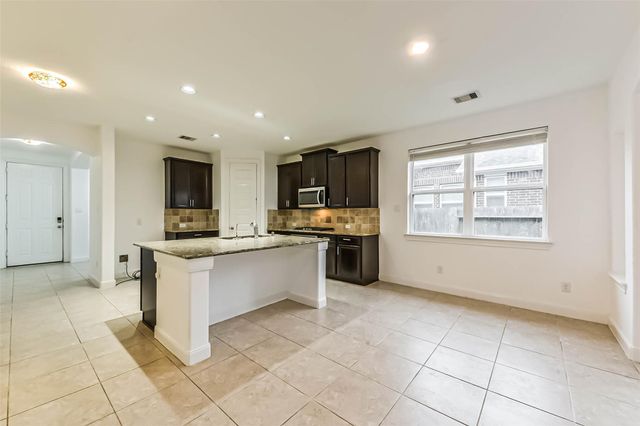 2206 Hidden Meadow Lane, Pearland, TX 77089