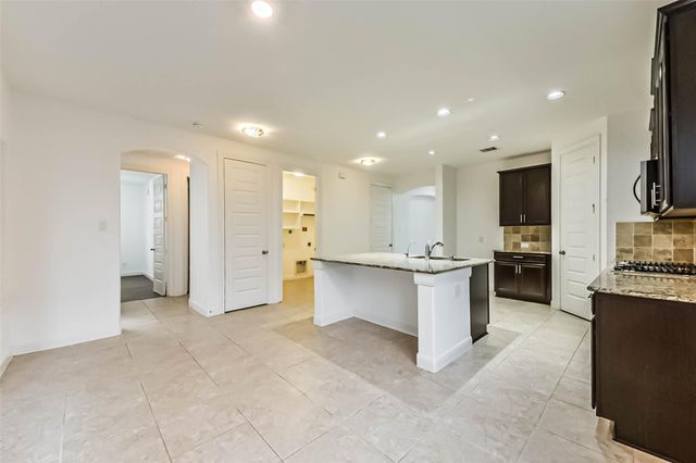 2206 Hidden Meadow Lane, Pearland, TX 77089