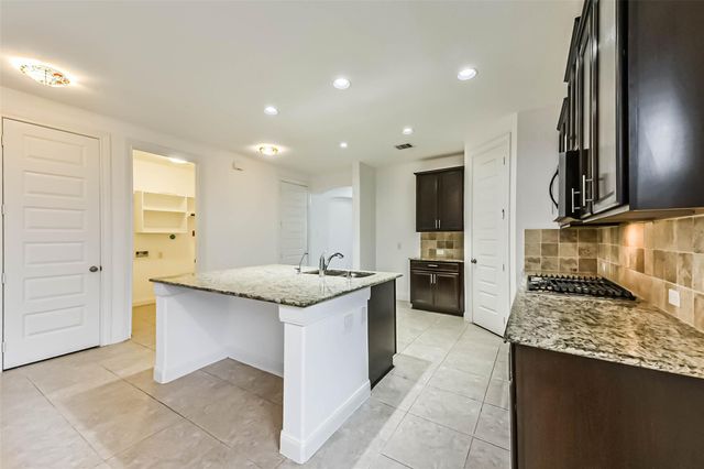 2206 Hidden Meadow Lane, Pearland, TX 77089