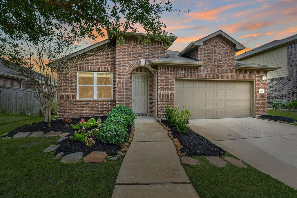 2206 Hidden Meadow Lane, Pearland, TX 77089