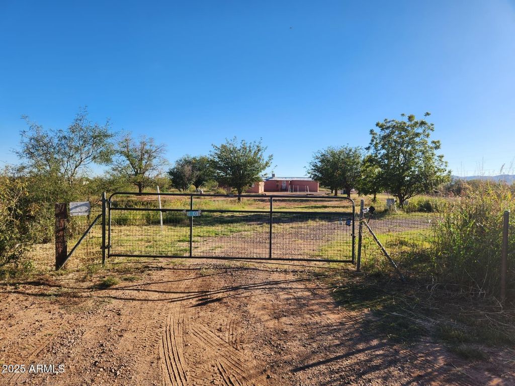 4901 W CHURELLA Trail, Double Adobe, AZ 85617