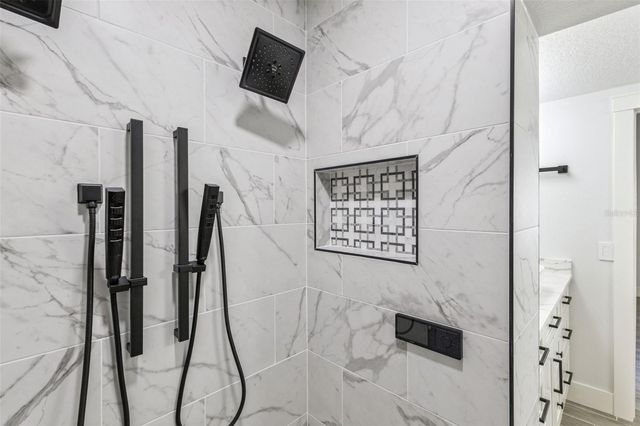 118 N GRANDVIEW STREET, Mount Dora, FL 32757