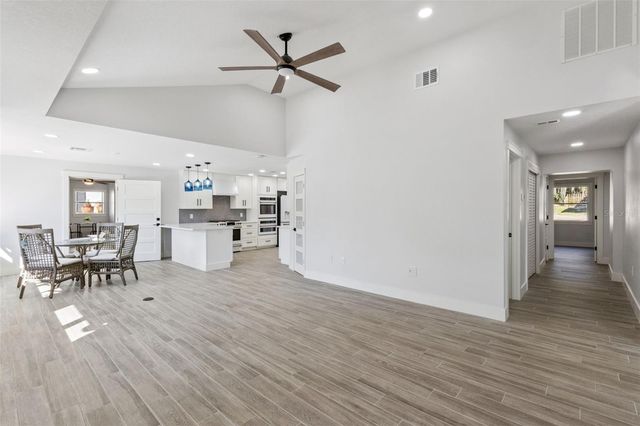 118 N GRANDVIEW STREET, Mount Dora, FL 32757