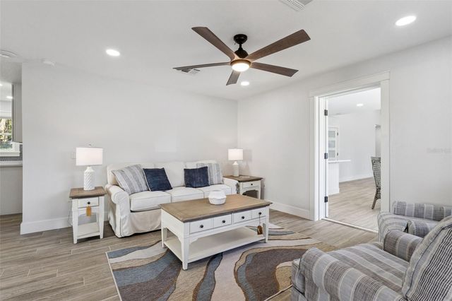 118 N GRANDVIEW STREET, Mount Dora, FL 32757