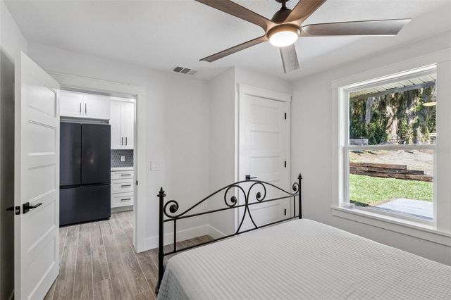 118 N GRANDVIEW STREET, Mount Dora, FL 32757