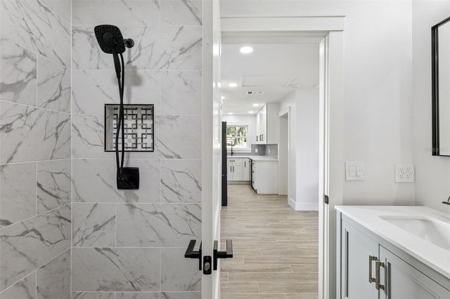 118 N GRANDVIEW STREET, Mount Dora, FL 32757