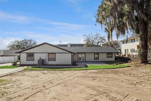 118 N GRANDVIEW STREET, Mount Dora, FL 32757