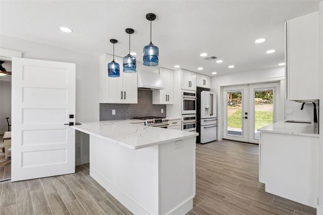 118 N GRANDVIEW STREET, Mount Dora, FL 32757