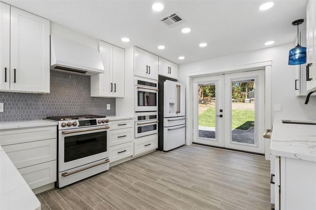 118 N GRANDVIEW STREET, Mount Dora, FL 32757