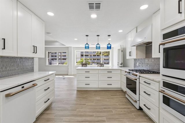 118 N GRANDVIEW STREET, Mount Dora, FL 32757