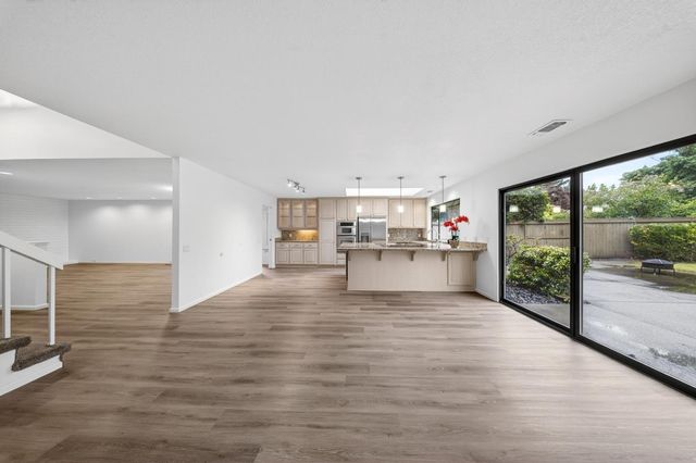 11526 Sutters Mill Cir, Gold River, CA 95670