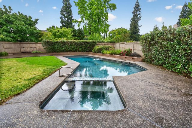 11526 Sutters Mill Cir, Gold River, CA 95670