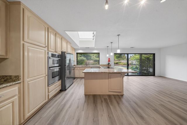 11526 Sutters Mill Cir, Gold River, CA 95670