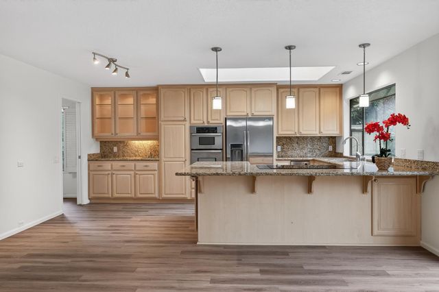 11526 Sutters Mill Cir, Gold River, CA 95670