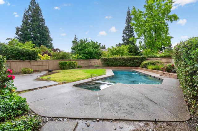 11526 Sutters Mill Cir, Gold River, CA 95670