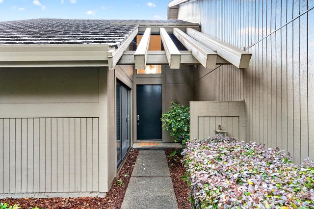 11526 Sutters Mill Cir, Gold River, CA 95670