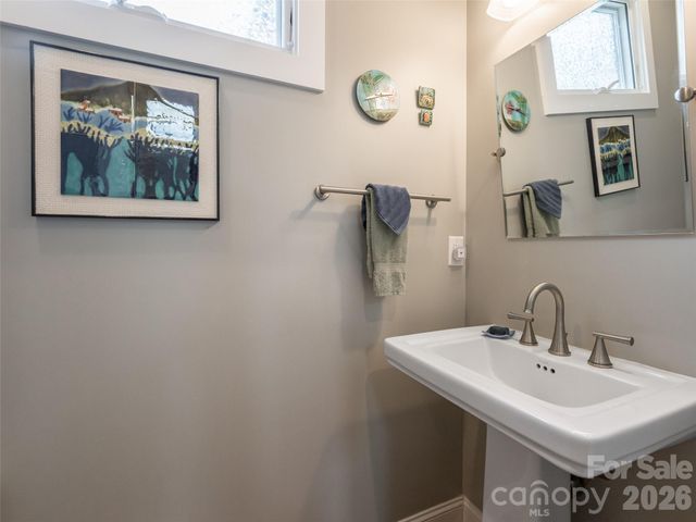 309 Ava Lane, Asheville, NC 28804