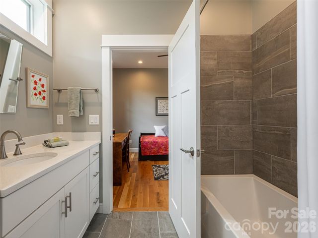 309 Ava Lane, Asheville, NC 28804