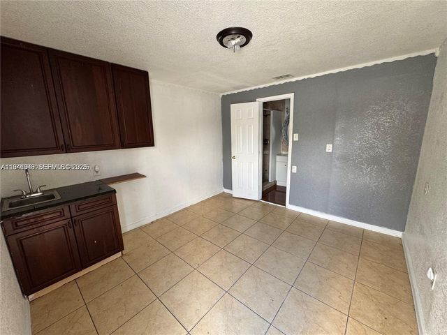 3121 NW 103rd St 4, Miami, FL 33147