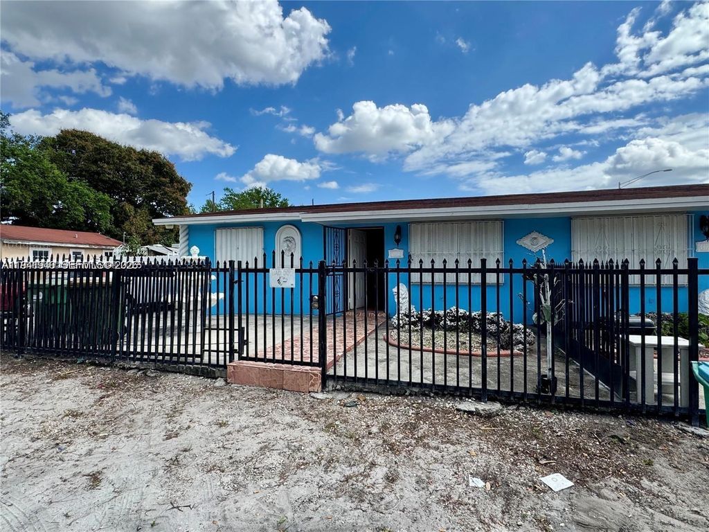 3121 NW 103rd St 4, Miami, FL 33147