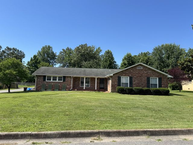 2154 N Meadow Dr, Clarksville, TN 37043