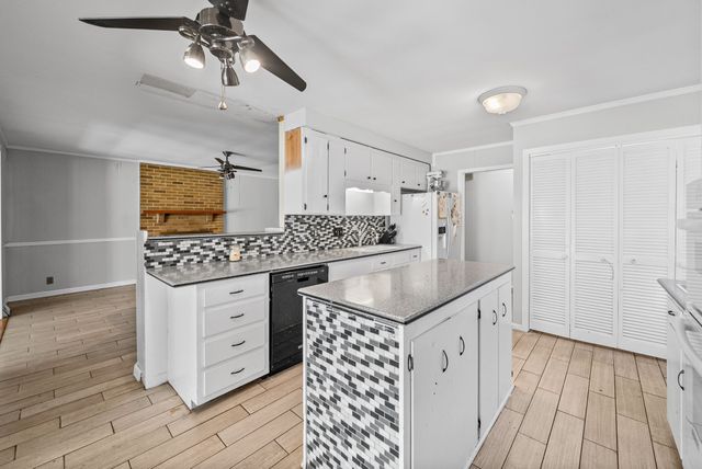 2154 N Meadow Dr, Clarksville, TN 37043