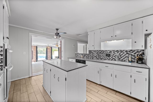 2154 N Meadow Dr, Clarksville, TN 37043
