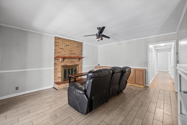2154 N Meadow Dr, Clarksville, TN 37043