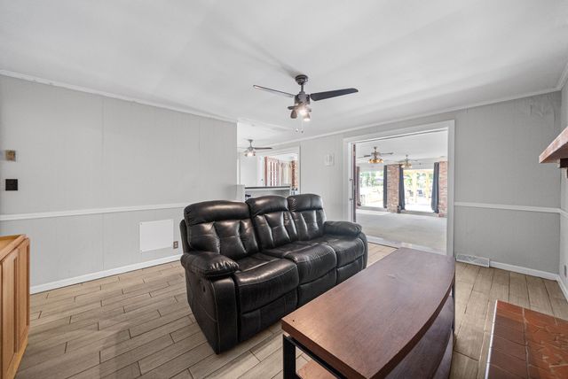 2154 N Meadow Dr, Clarksville, TN 37043