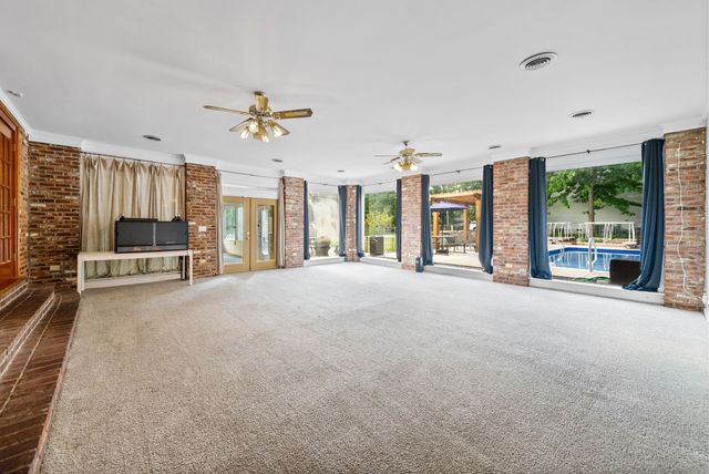 2154 N Meadow Dr, Clarksville, TN 37043