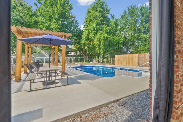 2154 N Meadow Dr, Clarksville, TN 37043
