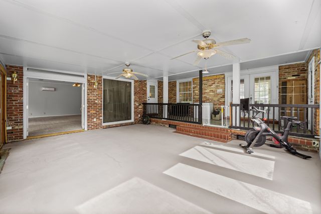 2154 N Meadow Dr, Clarksville, TN 37043
