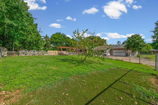 2154 N Meadow Dr, Clarksville, TN 37043
