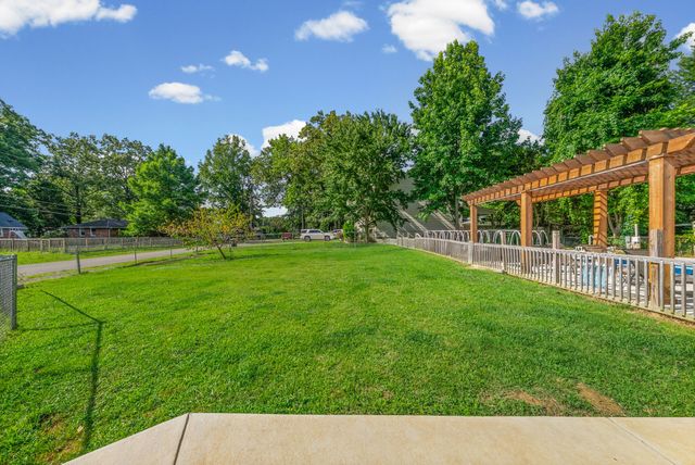 2154 N Meadow Dr, Clarksville, TN 37043