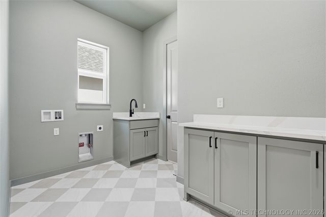 2102 E 138th Street S, Bixby, OK 74008