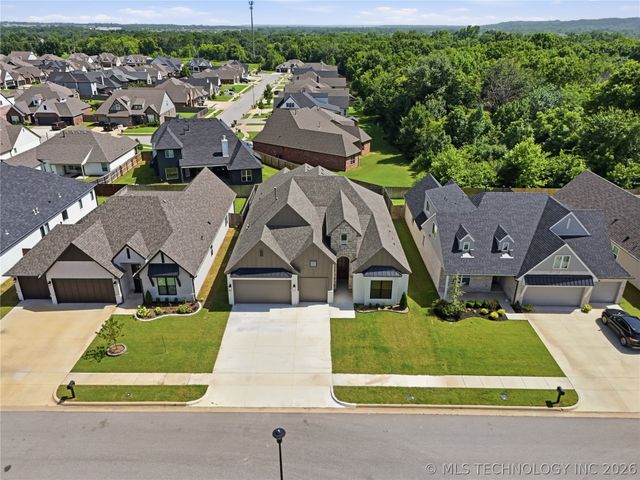 2102 E 138th Street S, Bixby, OK 74008