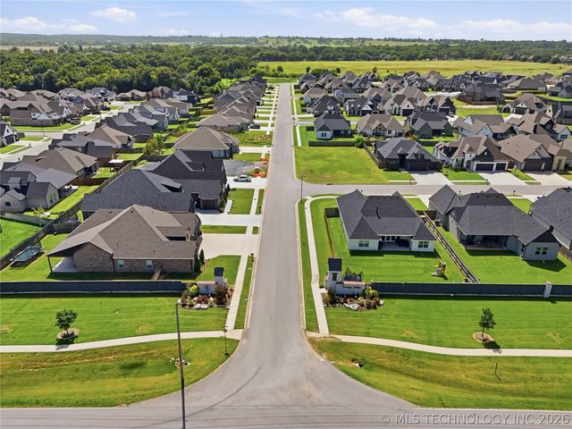 2102 E 138th Street S, Bixby, OK 74008