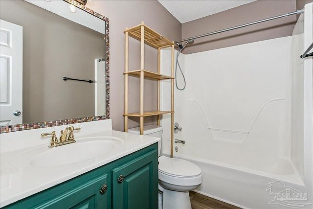 6922 Sea Turtle Cir, Navarre, FL 32566