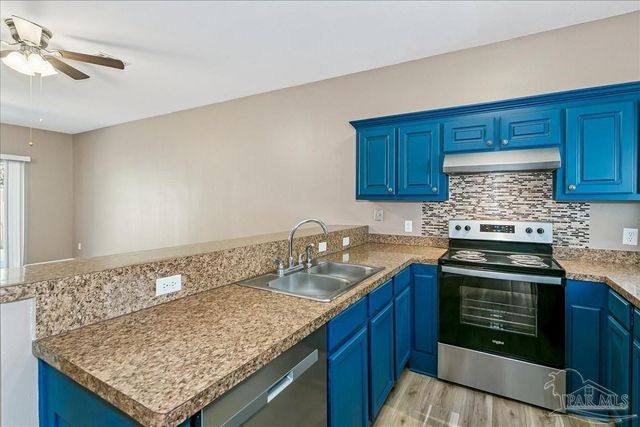 6922 Sea Turtle Cir, Navarre, FL 32566