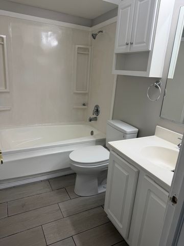 1855 TALL OAKS Drive 3301, Aurora, IL 60505