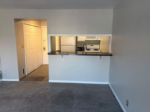 1855 TALL OAKS Drive 3301, Aurora, IL 60505