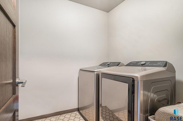 1120 Cypress Ave Avenue, Madison, SD 57042