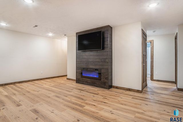 1120 Cypress Ave Avenue, Madison, SD 57042