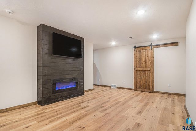 1120 Cypress Ave Avenue, Madison, SD 57042