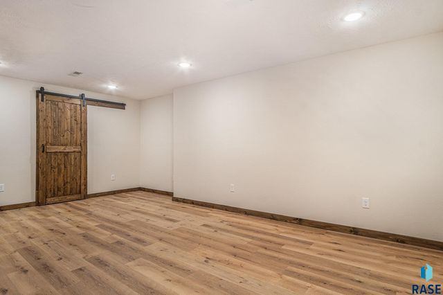 1120 Cypress Ave Avenue, Madison, SD 57042