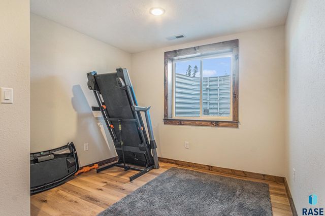 1120 Cypress Ave Avenue, Madison, SD 57042